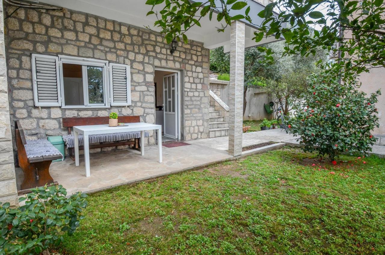 Modern Seaside Escape - Stunning Sea View - Private & Stylish Lägenhet Kotor Exteriör bild