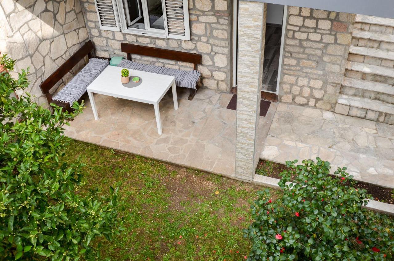 Modern Seaside Escape - Stunning Sea View - Private & Stylish Lägenhet Kotor Exteriör bild