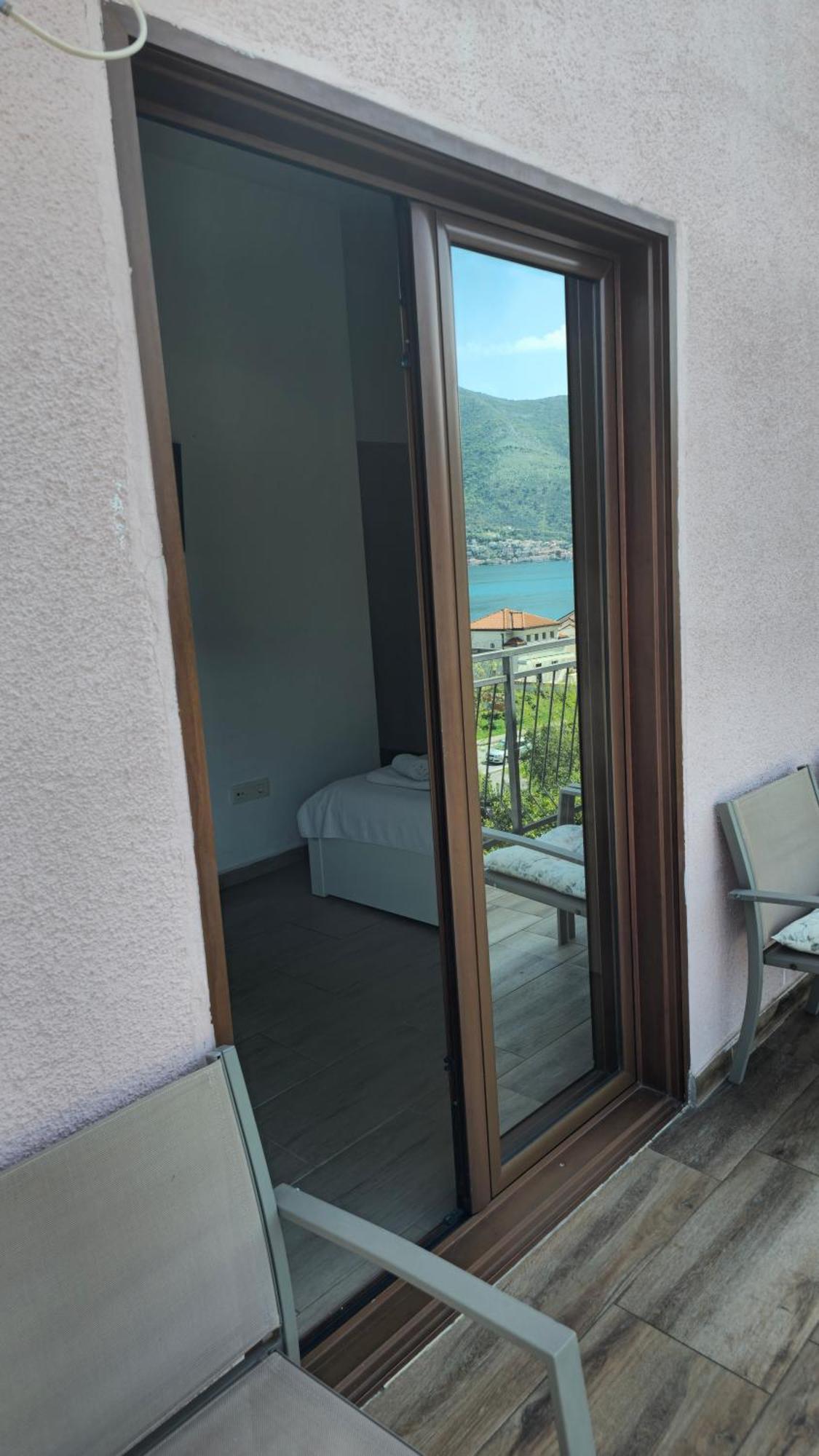 Modern Seaside Escape - Stunning Sea View - Private & Stylish Lägenhet Kotor Exteriör bild