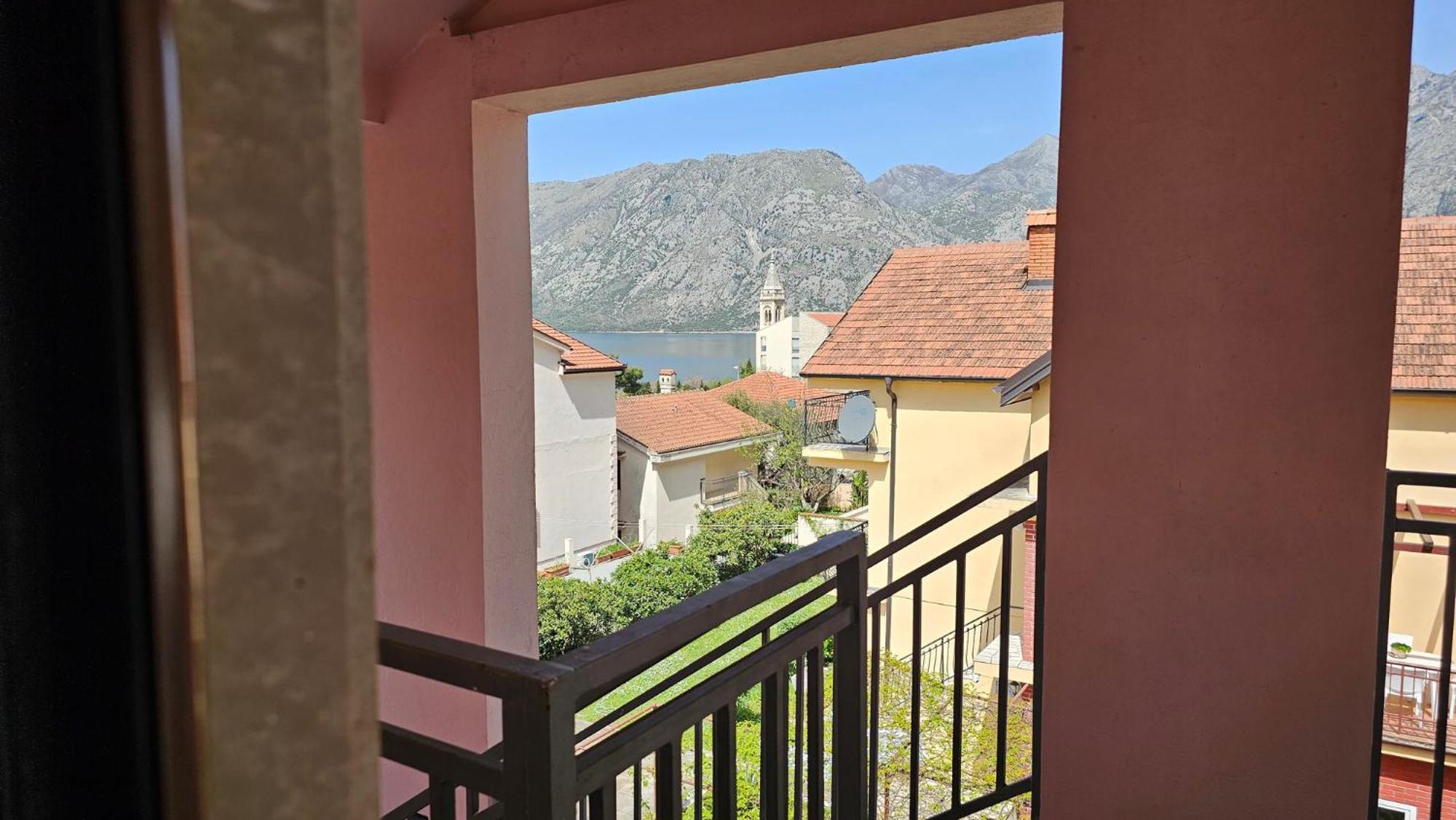 Modern Seaside Escape - Stunning Sea View - Private & Stylish Lägenhet Kotor Exteriör bild