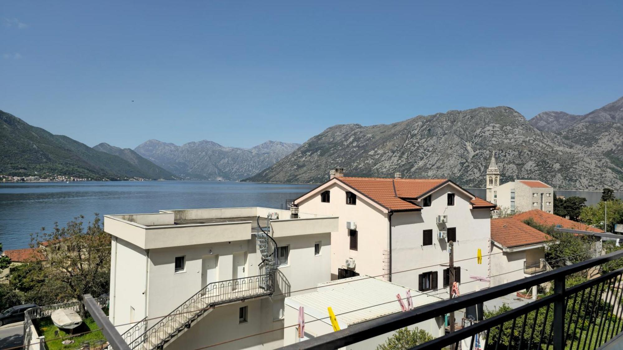 Modern Seaside Escape - Stunning Sea View - Private & Stylish Lägenhet Kotor Exteriör bild