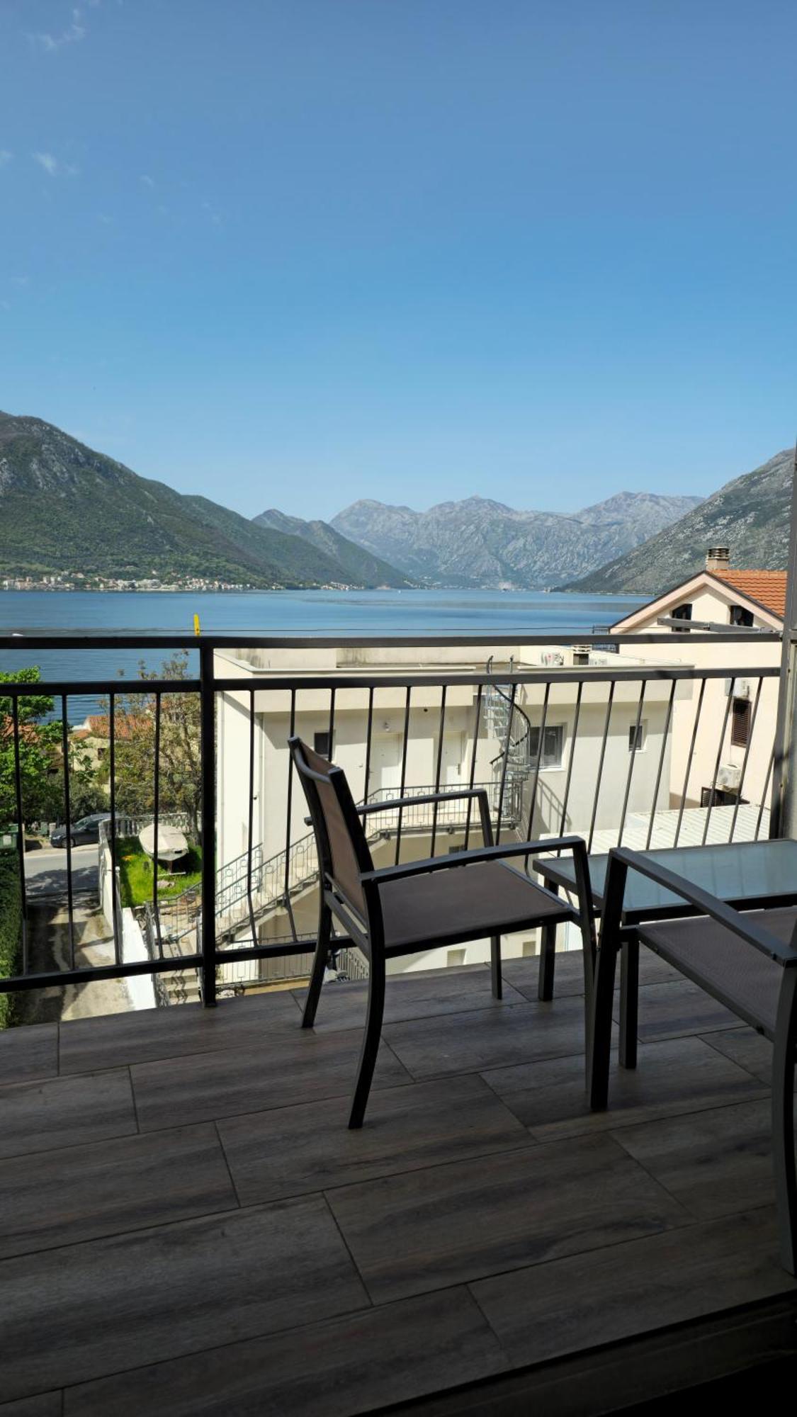Modern Seaside Escape - Stunning Sea View - Private & Stylish Lägenhet Kotor Exteriör bild