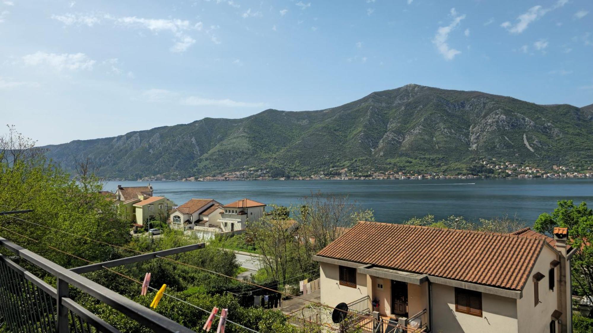 Modern Seaside Escape - Stunning Sea View - Private & Stylish Lägenhet Kotor Exteriör bild