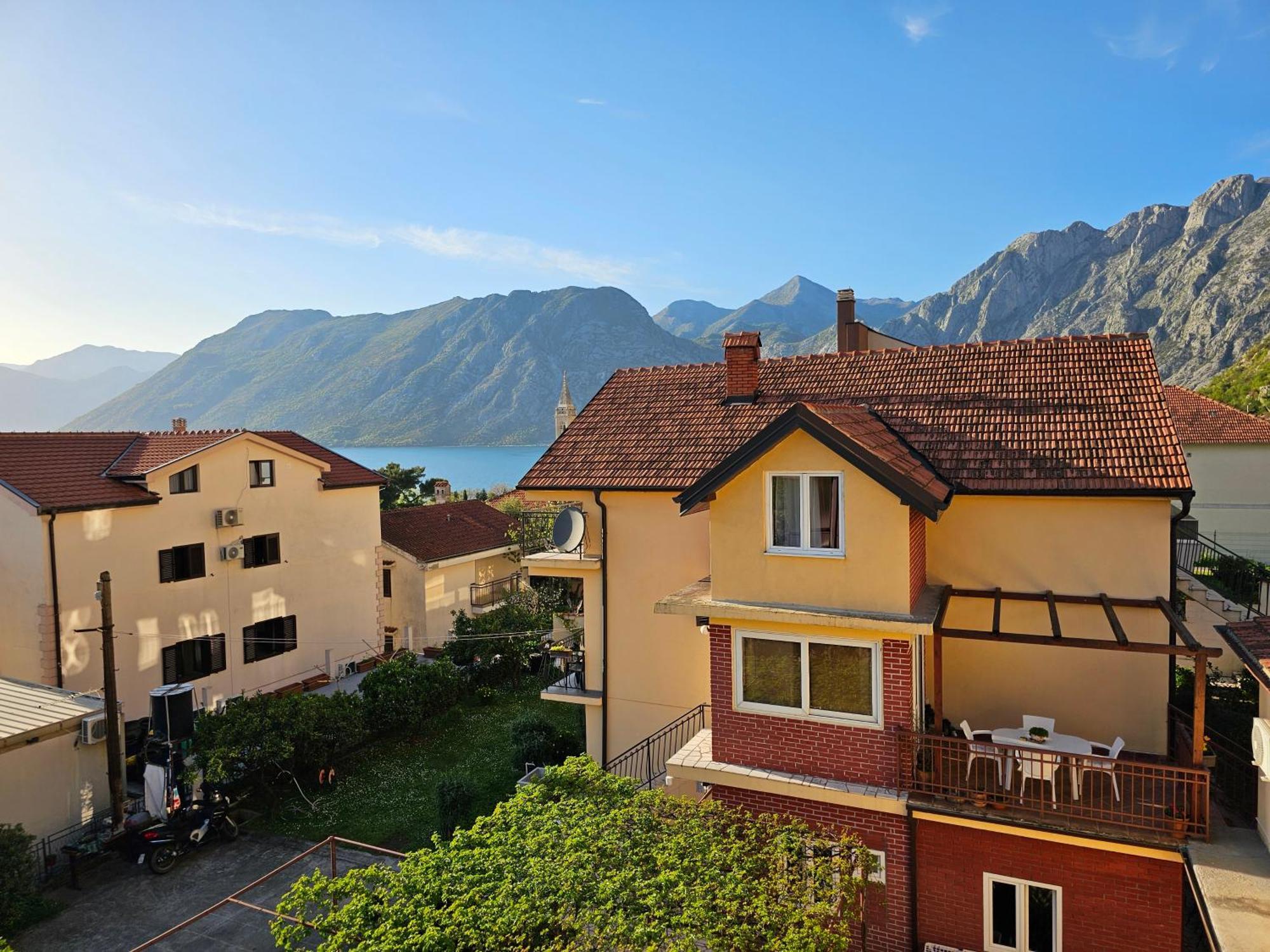 Modern Seaside Escape - Stunning Sea View - Private & Stylish Lägenhet Kotor Exteriör bild