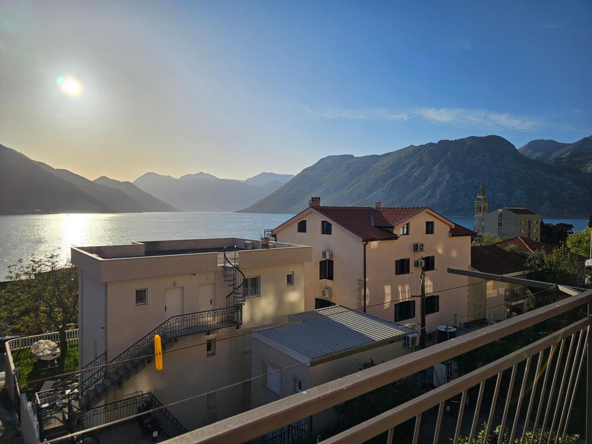 Modern Seaside Escape - Stunning Sea View - Private & Stylish Lägenhet Kotor Exteriör bild