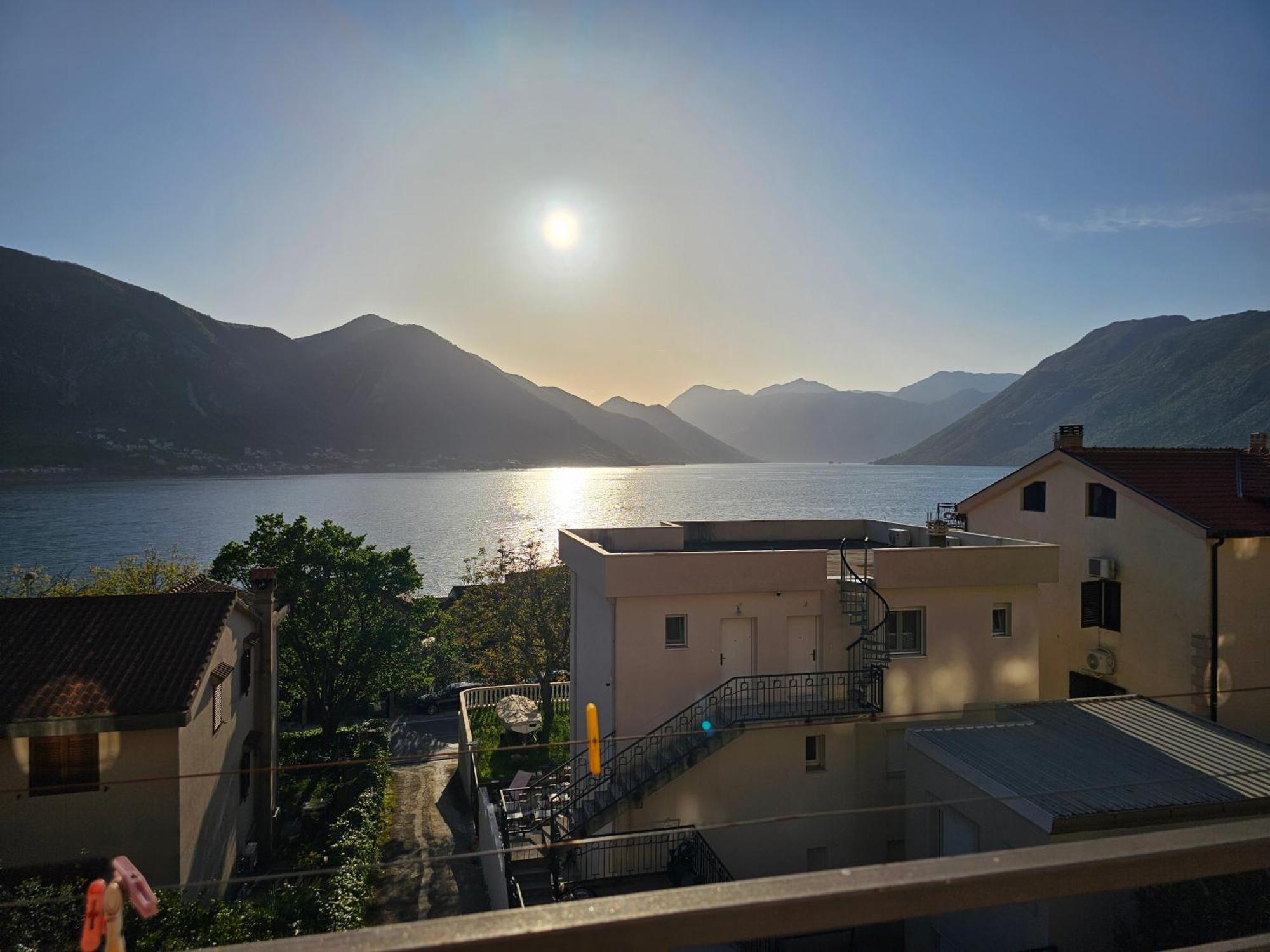 Modern Seaside Escape - Stunning Sea View - Private & Stylish Lägenhet Kotor Exteriör bild